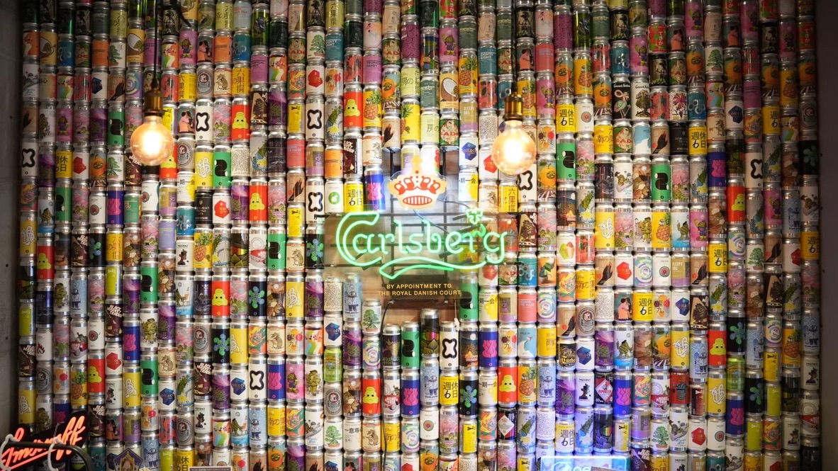 肉カフェダイニングアフロ クラフトビール空き缶ウォール全景