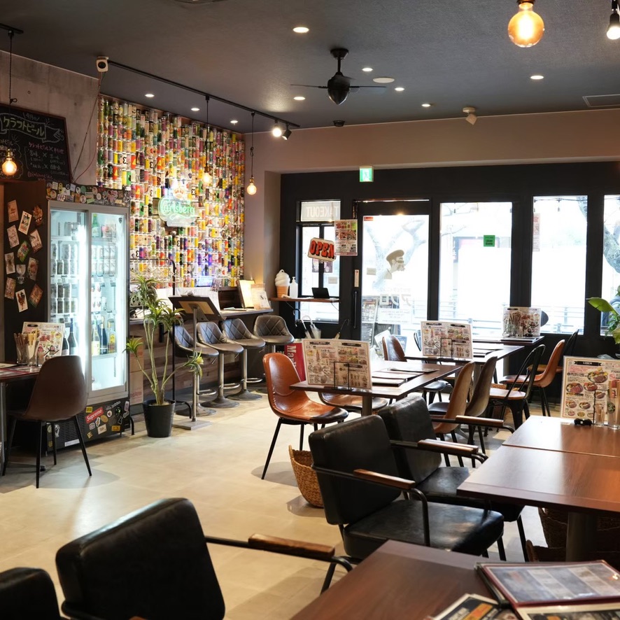 肉カフェダイニングアフロ 店内テーブル席